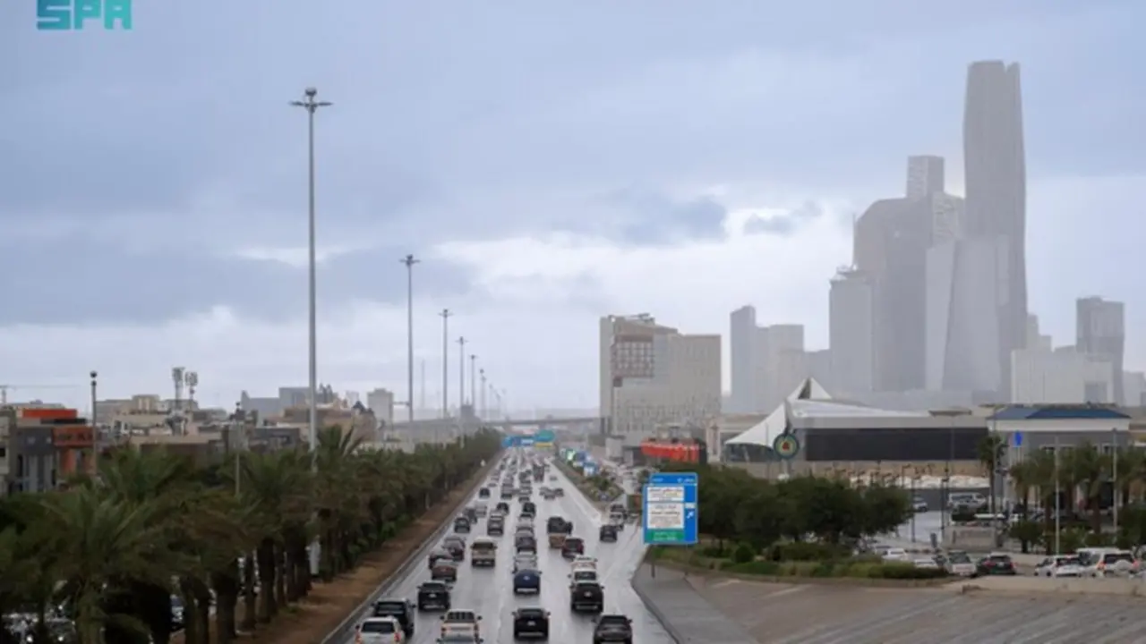 أمطار غزيرة تضرب 11 منطقة في السعودية وسط تحذيرات جوية مرتقبة